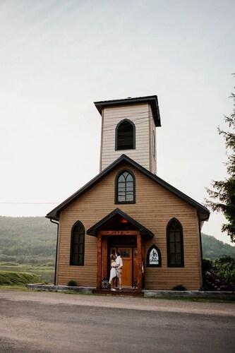 Glamping in a Renovated Church Cottage near Flatlands, New Brunswick