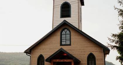 Glamping in a Renovated Church Cottage near Flatlands, New Brunswick