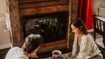 TV, fireplace
