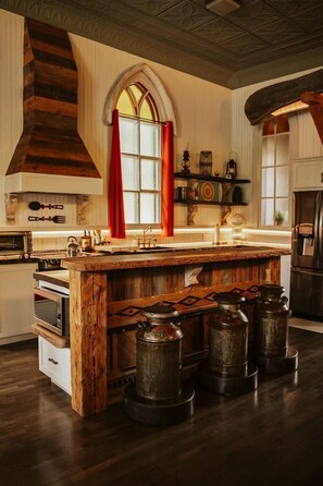 Coffee/tea maker, fridge, microwave, oven - Glamping in a Renovated Church Cottage near Flatlands, New Brunswick (Flatlands)