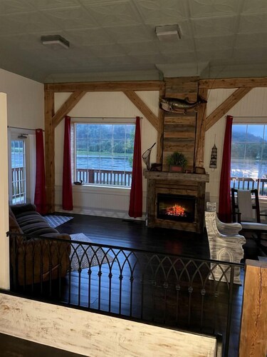 Glamping in a Renovated Church Cottage near Flatlands, New Brunswick