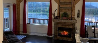 Glamping in a Renovated Church Cottage near Flatlands, New Brunswick