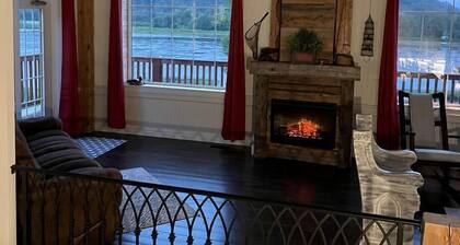 Glamping in a Renovated Church Cottage near Flatlands, New Brunswick