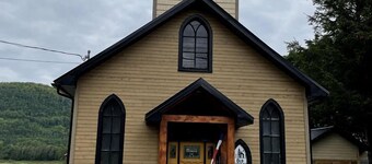 Glamping in a Renovated Church Cottage near Flatlands, New Brunswick