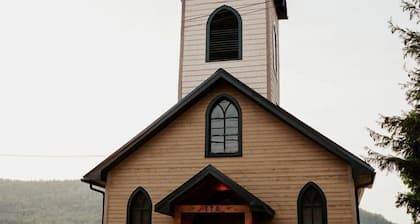 Glamping in a Renovated Church Cottage near Flatlands, New Brunswick