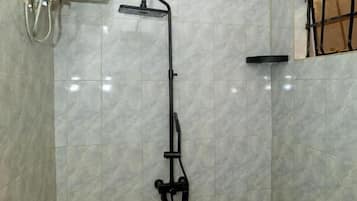 Standard-Doppelzimmer, Balkon | Badezimmer