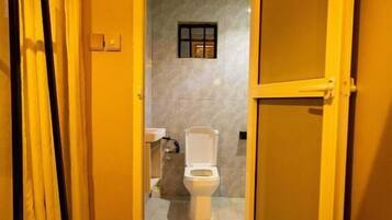 Chambre Double Standard, balcon | Salle de bain