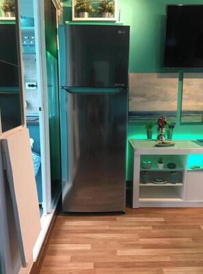 Private kitchen - White Turquoise 1-Bedroom Apartment - Relaxing Poolside Retreat in Bangkok (Krung Thep Maha Nakhon)