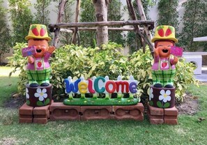 Children's area - White Turquoise 1-Bedroom Apartment - Relaxing Poolside Retreat in Bangkok (Krung Thep Maha Nakhon)