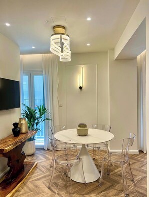 Dining - #ALS-LILIBET SMART HOUSE 2BDR LUXURY APT (Thessaloniki)