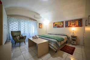 1 habitación, tabla de planchar con plancha, wifi y ropa de cama 