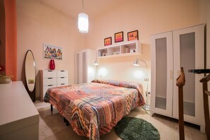 1 habitación, tabla de planchar con plancha, wifi y ropa de cama 