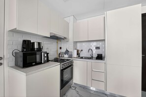 House, Accessible - Silkhaus Canalside Premium 1BR in Al Maryah Island (Abu Dhabi)