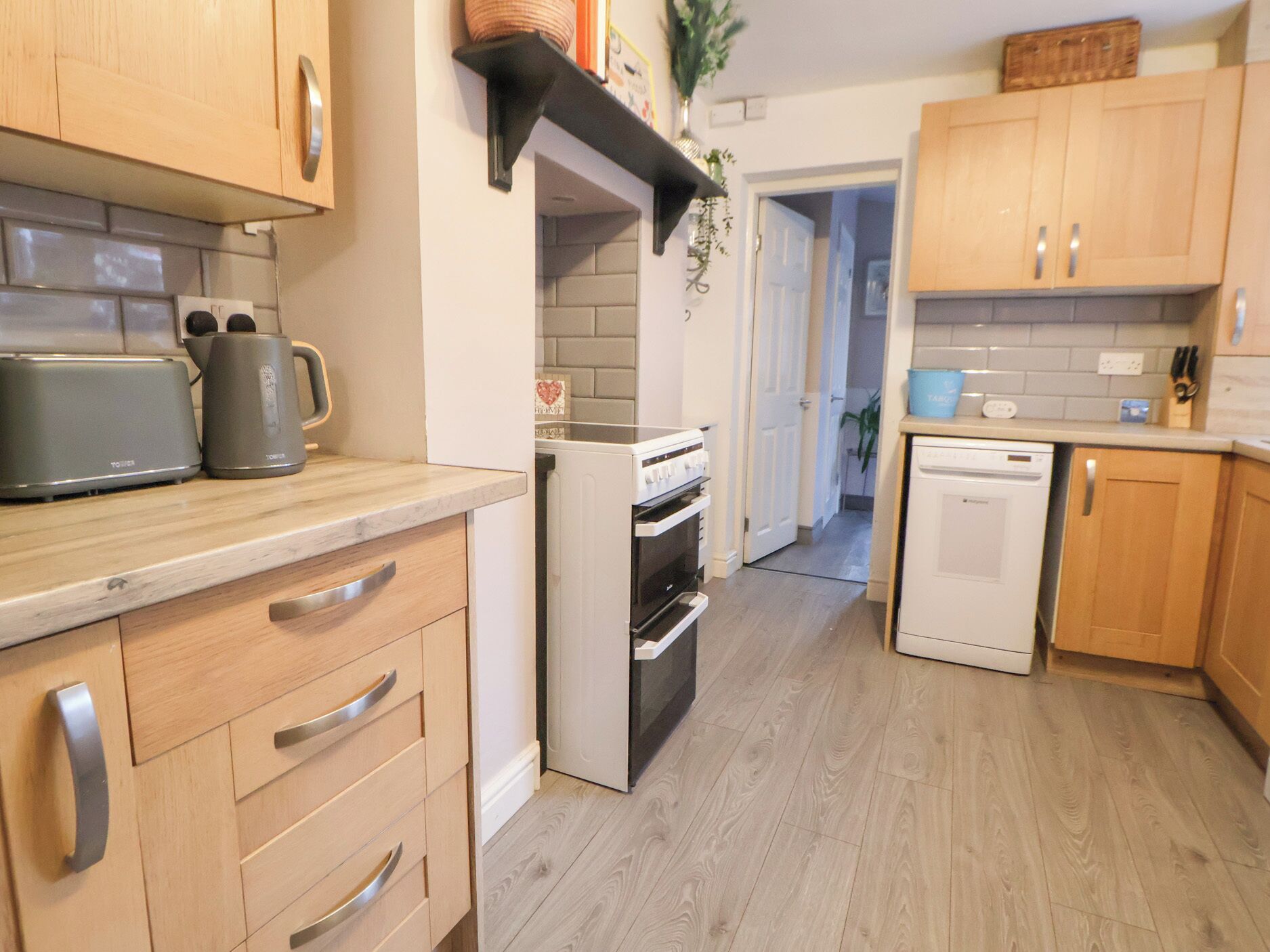 Dishwasher, cookware/dishes/utensils