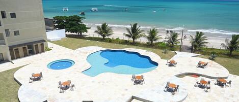 2 outdoor pools