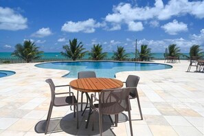 2 outdoor pools