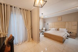 Camera Comfort, vista città | Biancheria da letto di alta qualità, una cassaforte in camera