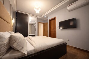 Luxury Suite, Courtyard View - EMPIRE LUXURY HOTEL (Yaoundé)