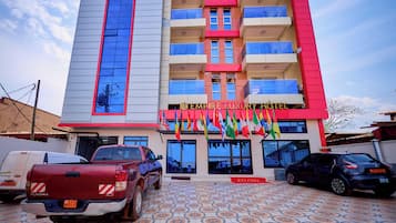 Chambre Confort, vue sur la ville | Extérieur