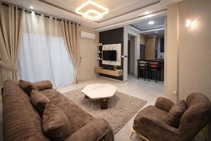 Suite Luxury, vista cortile | Area soggiorno