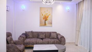 Deluxe Penthouse, City View | Living area