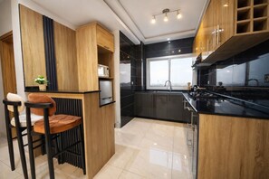 Luxury Suite, Courtyard View | Private kitchen - EMPIRE LUXURY HOTEL (Yaoundé)