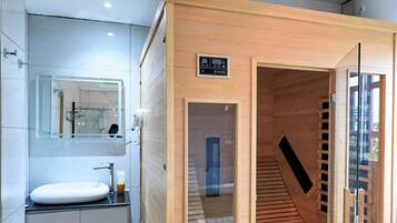 Luxury Penthouse, City View | Sauna