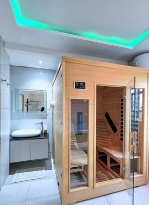 Attico Luxury, vista città | Sauna