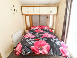 3 bedrooms, individually decorated, individually furnished, free WiFi - Loopys Place - Pg178 (Skegness)