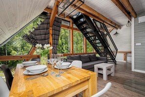 Khu vực ăn uống tại phòng
