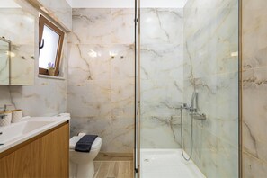 Evangelias Residence | Bathroom - Golden Coast Residences (Vamvakopoulo)