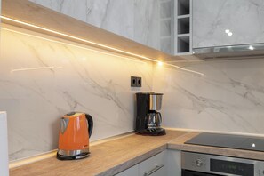 Evangelias Residence | Private kitchen - Golden Coast Residences (Vamvakopoulo)