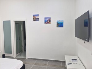 2 bedrooms, Internet, bed sheets - Franceschina Just renovated, downtown. (Napoli)