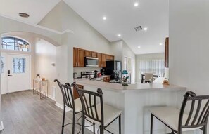Fridge, microwave, oven, stovetop - Perfect 4 bedroom charming Home with Pool in Kissimmee minutes from Disney!! (Kissimmee)