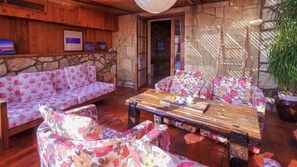 Comfort Suite | Living area - Aurora Rock Villa Resort (Taizhou)