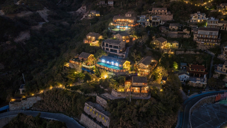 Aurora Rock Villa Resort