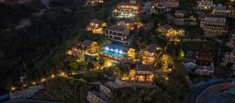 Aurora Rock Villa Resort