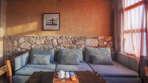 Comfort Double Room | Living area - Aurora Rock Villa Resort (Taizhou)