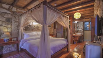 Deluxe Double Room | Premium bedding, individually decorated, individually furnished, desk