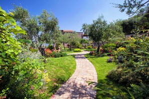 Property grounds - Sea View Family Apartment with Terrace - Sorrento Hills Retreat (Colli di Fontanelle)