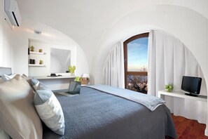 2 bedrooms, iron/ironing board, WiFi, bed sheets - Sea View Family Apartment with Terrace - Sorrento Hills Retreat (Colli di Fontanelle)