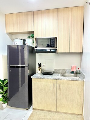 Private kitchen - 2 BR Urban Deca Homes Banilad by Gerra (Mandaue)