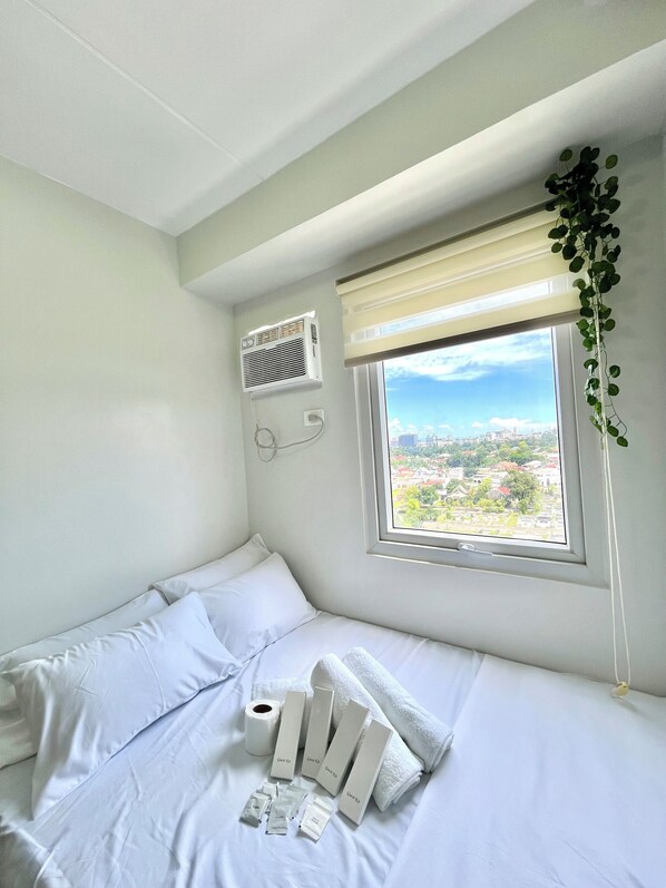 Family Condo, 2 Bedrooms, Kitchen, City View - 2 BR Urban Deca Homes Banilad by Gerra (Mandaue)