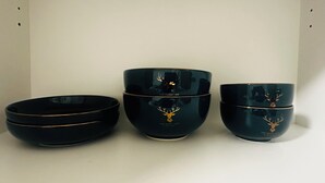 Three black bowls with gold designs on a white shelf. - Modern Studio Sydney (108) - 2 km to Sydney University (Stanmore)