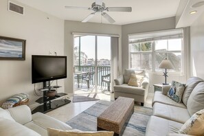 Apartment (2 Bedrooms) | Interior - Sunsets & Sails! Waterfront Punta Gorda Condo (Punta Gorda)