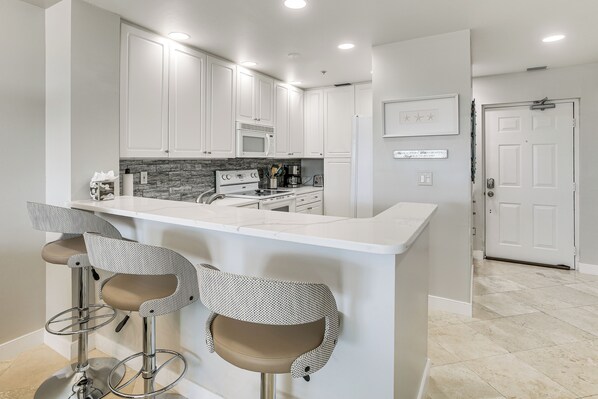 Apartment (2 Bedrooms) | Interior - Sunsets & Sails! Waterfront Punta Gorda Condo (Punta Gorda)