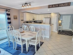 Dining - Oceanview midtown condo w/rooftop pool! SB412 (Ocean City)