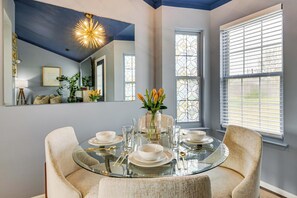 House (3 Bedrooms) | Interior - Vintage-chic Getaway: 6 Mi to Uptown Charlotte (Charlotte)