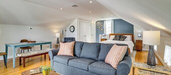 Walk to Coast! Convenient Cottage in Dtwn Madison