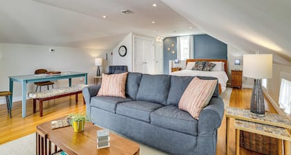 Walk to Coast! Convenient Cottage in Dtwn Madison